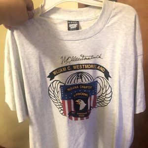 Signed General Westmoreland 101st Airborne T-Shirt. Gray. XL.
